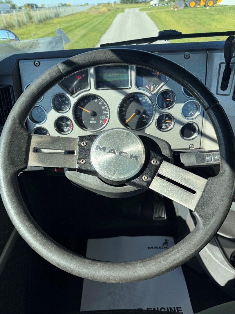 2018 MACK CXU613 - USED TRUCKS DAY CAB - image 14